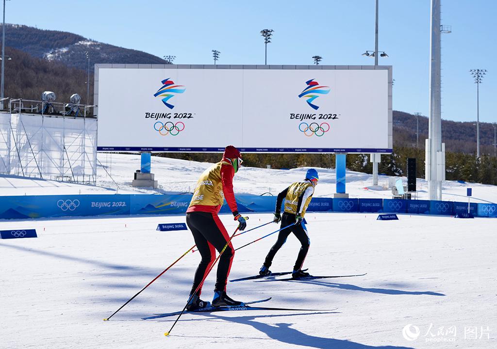 運動員在國家越野滑雪中心訓練