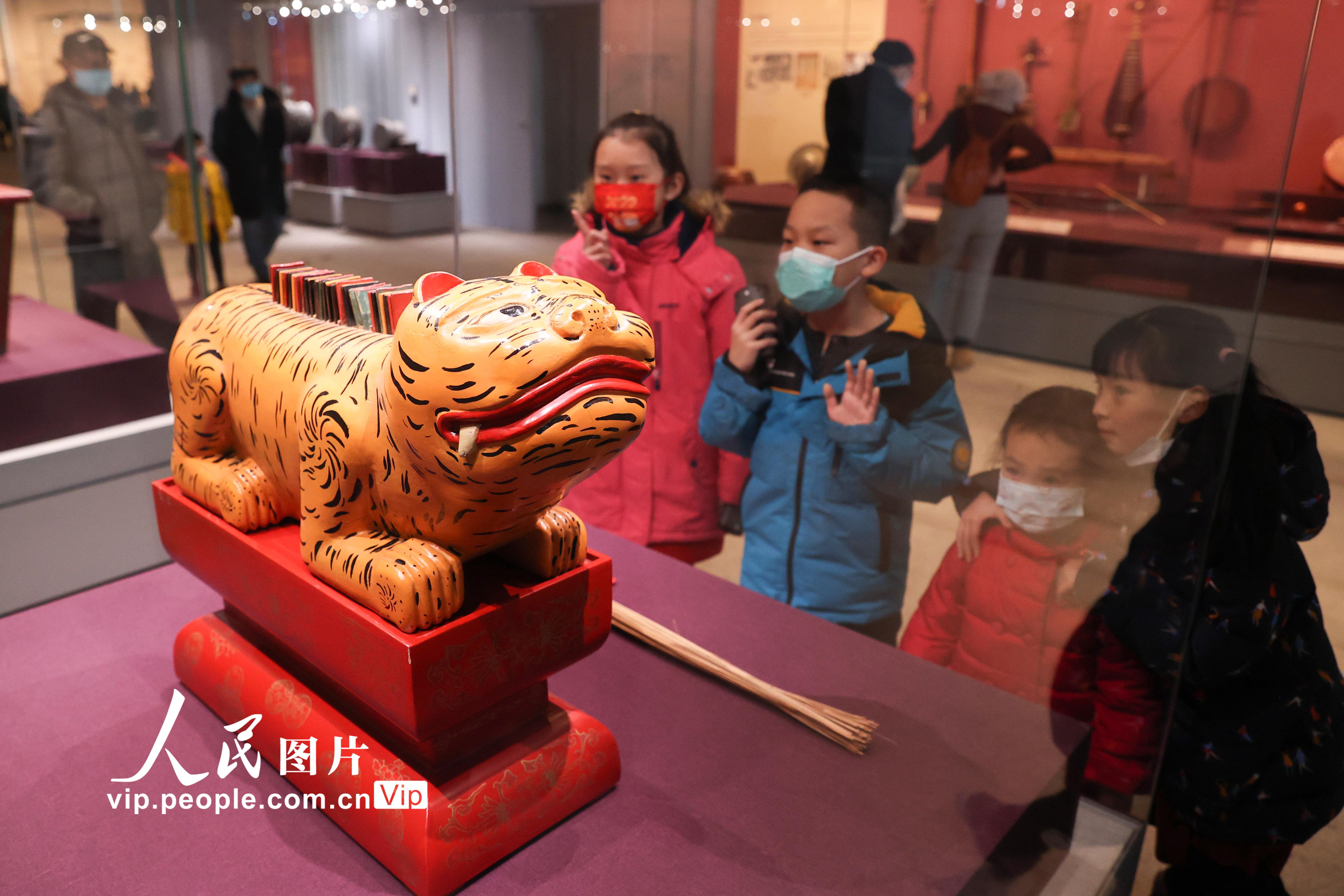 北京：千余件瑰寶在中國工藝美術館向公眾展出