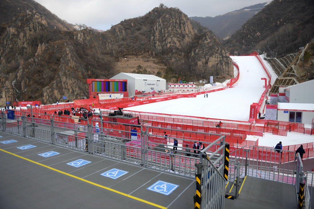 這是2月28日拍攝的國家高山滑雪中心的無障礙坐席。新華社記者 張晨霖 攝