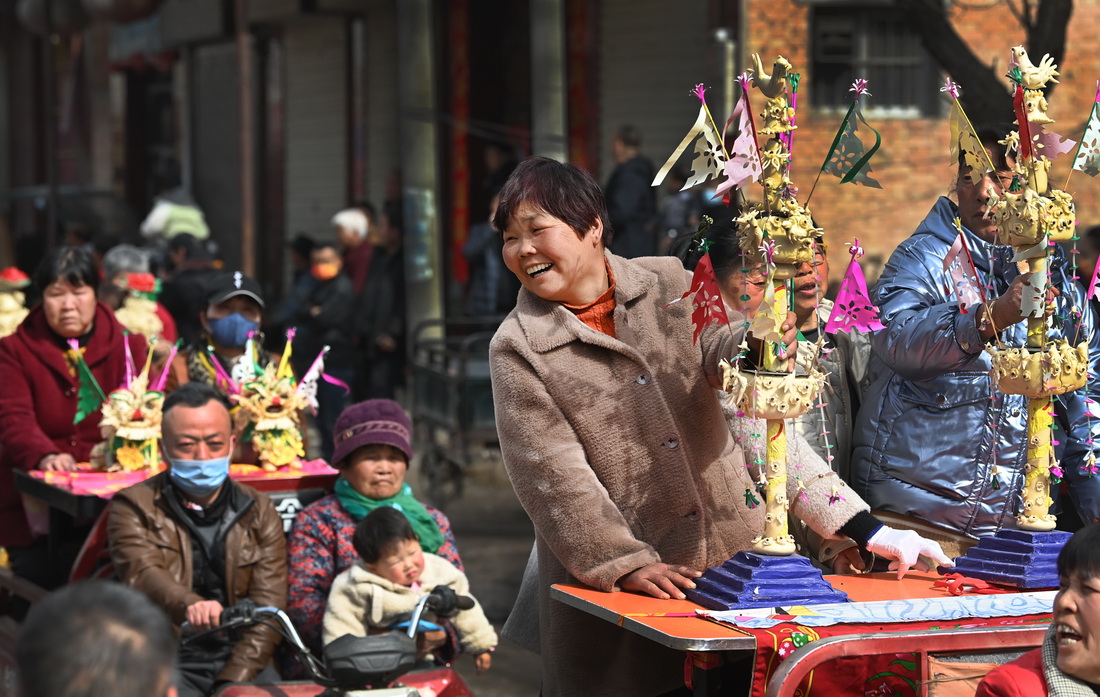 3月3日，阿壽村村民各自從家中帶上面花作品參加全村面花大賽。