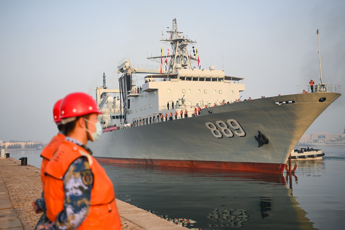 3月9日，中国海军第39批护航编队圆满完成亚丁湾、索马里海域护航任务，返回山东青岛某军港。新华社发（徐涛涛 摄）
