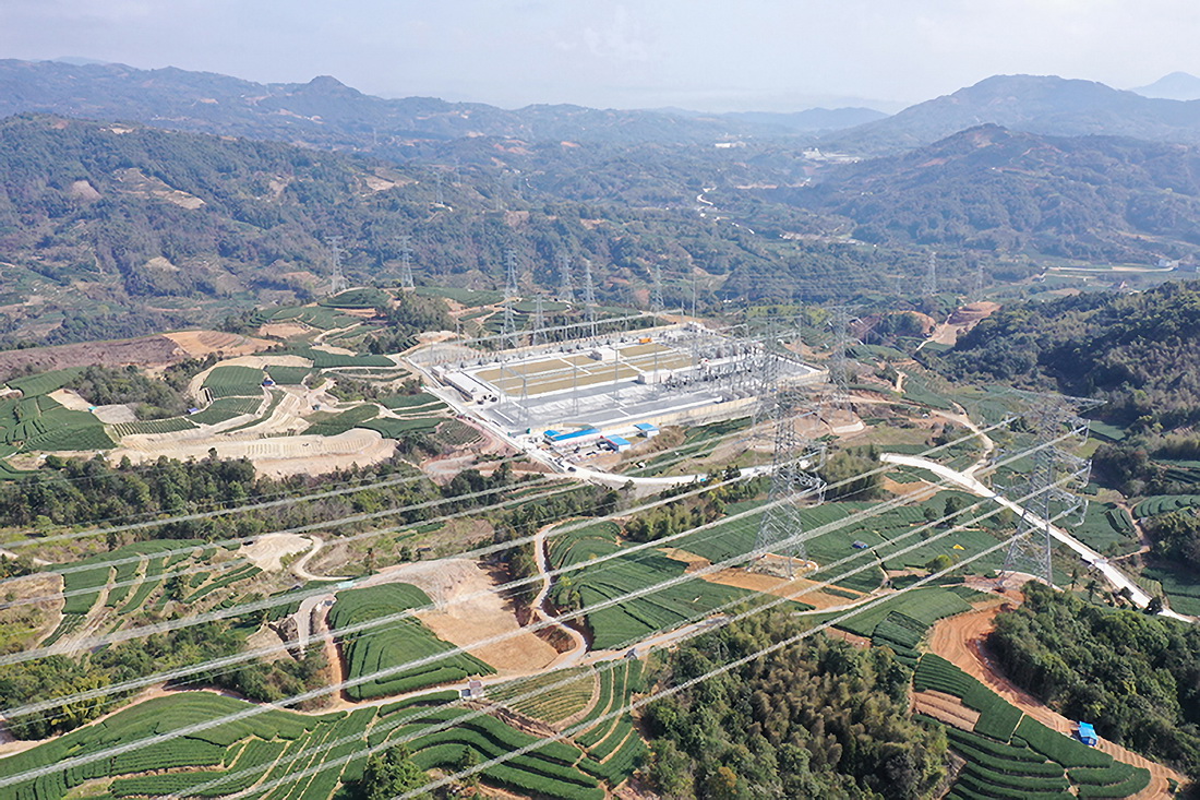 3月12日拍攝的福建棠園（福鼎）500千伏輸變電工程項目現場（無人機照片）。