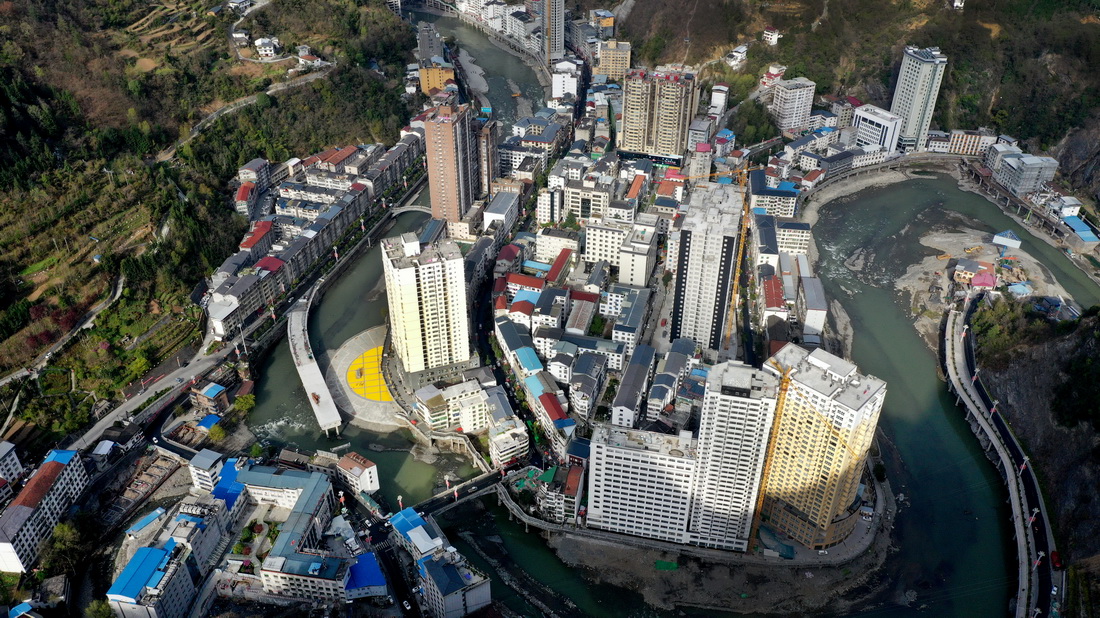 3月28日拍攝的鎮坪縣城一角（無人機照片）。新華社記者 陶明 攝