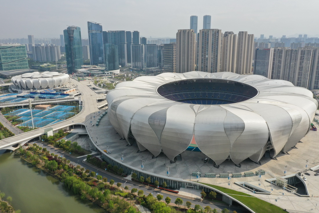 這是2022年3月30日拍攝的杭州奧體中心體育場（右）和杭州奧體中心網球中心（無人機照片）。新華社記者 黃宗治 攝