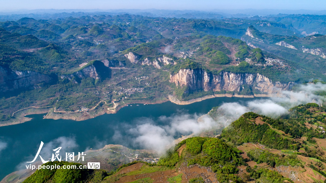2022年4月3日拍摄的贵州省黔西市新仁苗族乡境内的乌江一级支流六冲河。