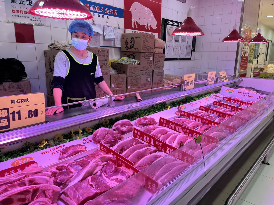 西宁市一家超市售卖的各种肉类价格稳定（4月15日摄）。新华社记者 解统强 摄