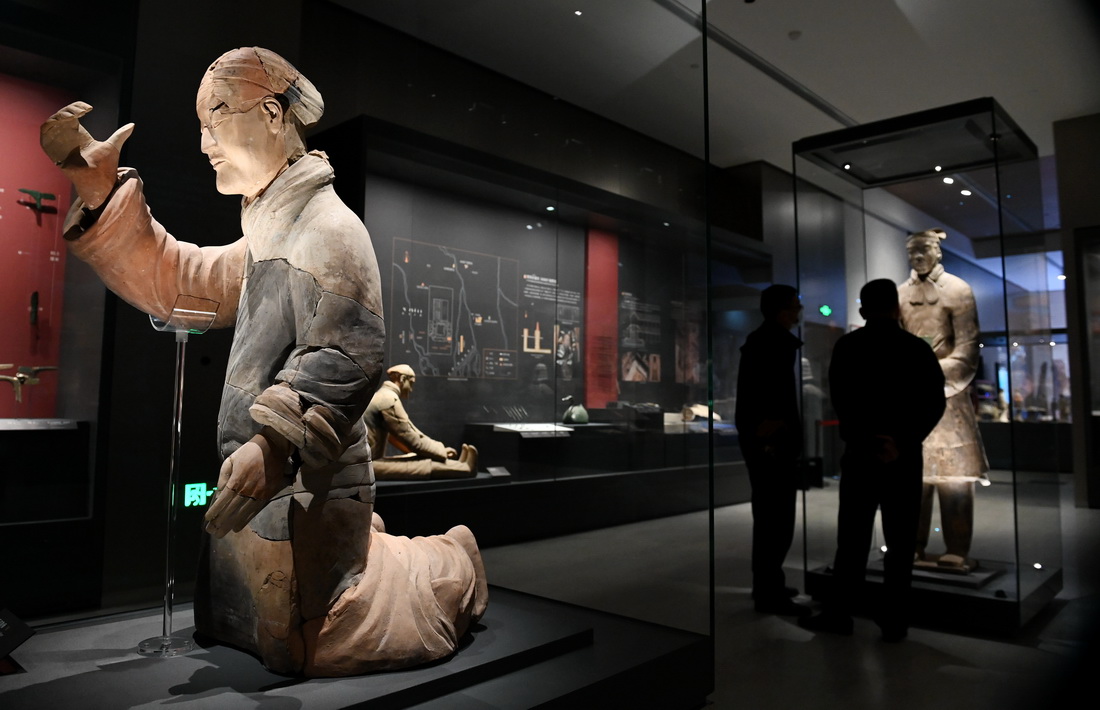 4月28日，游客在陝西考古博物館內參觀。