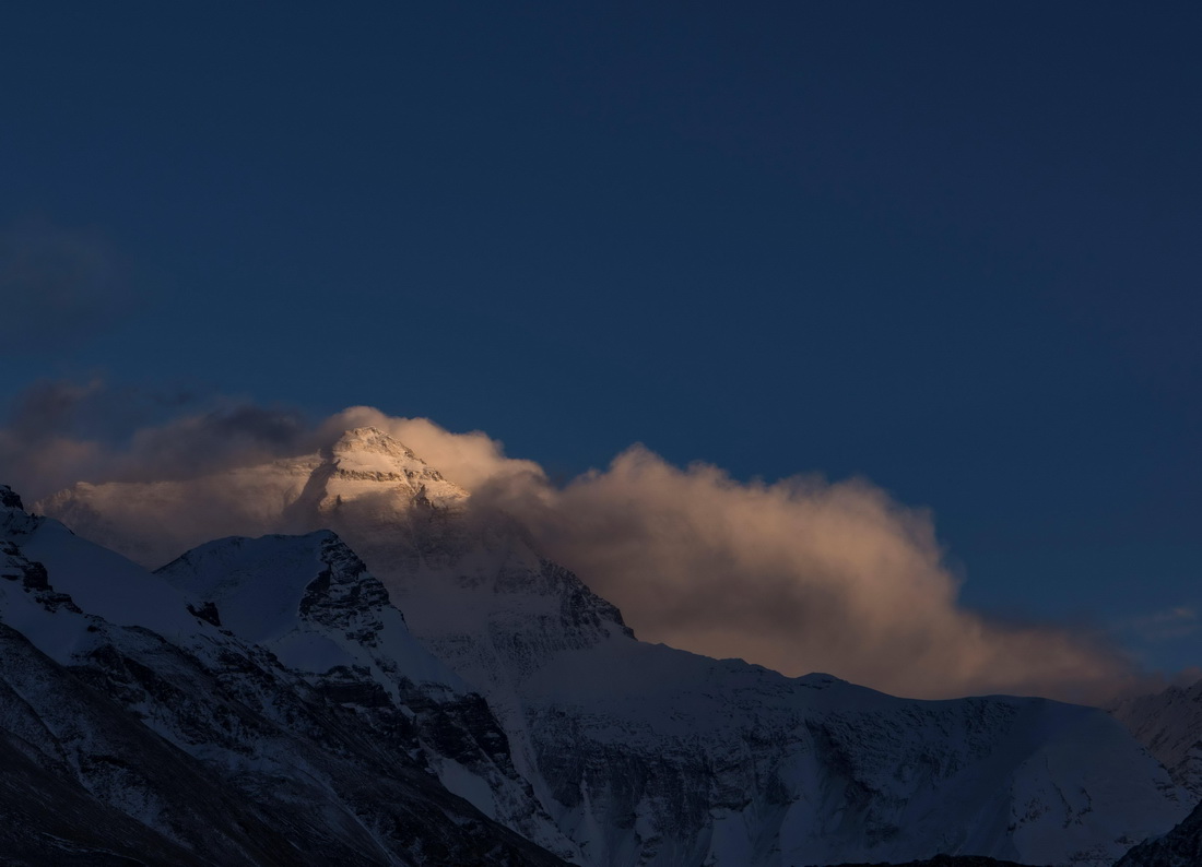 这是5月3日拍摄的珠穆朗玛峰。新华社记者 孙非 摄