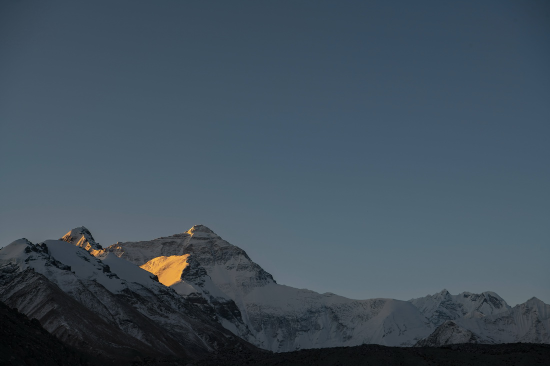 这是5月4日拍摄的珠穆朗玛峰。新华社记者 孙非 摄
