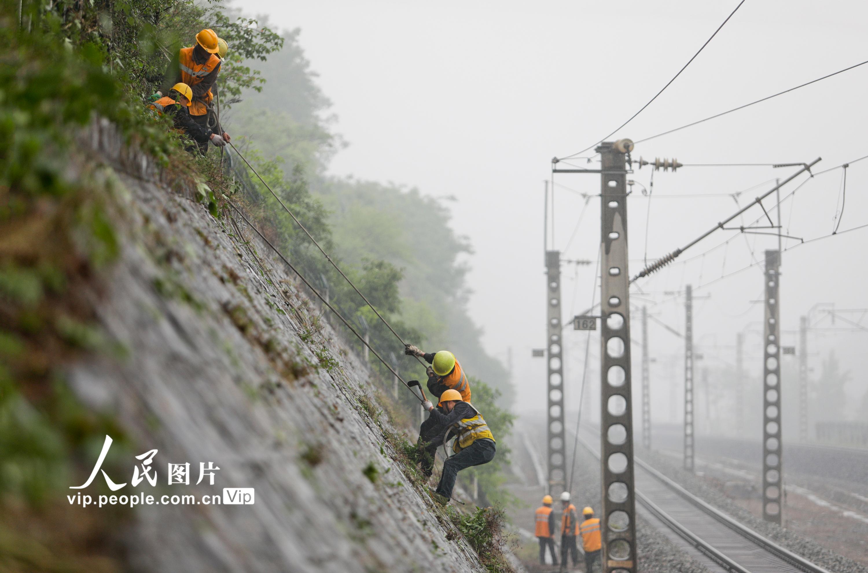 南陽鐵路：山體清理守安全