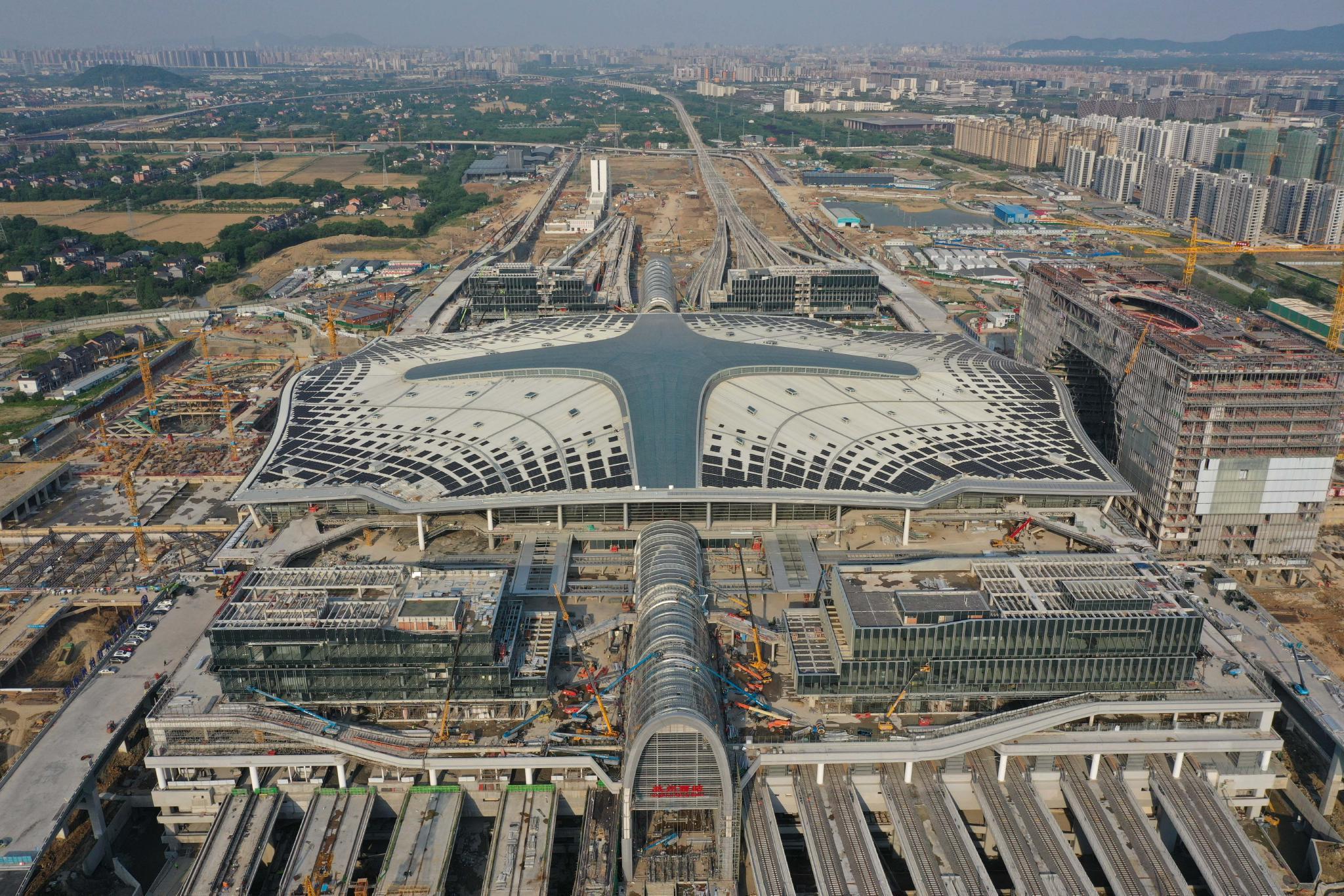 5月16日拍攝的杭州西站光伏發電項目（無人機照片）。