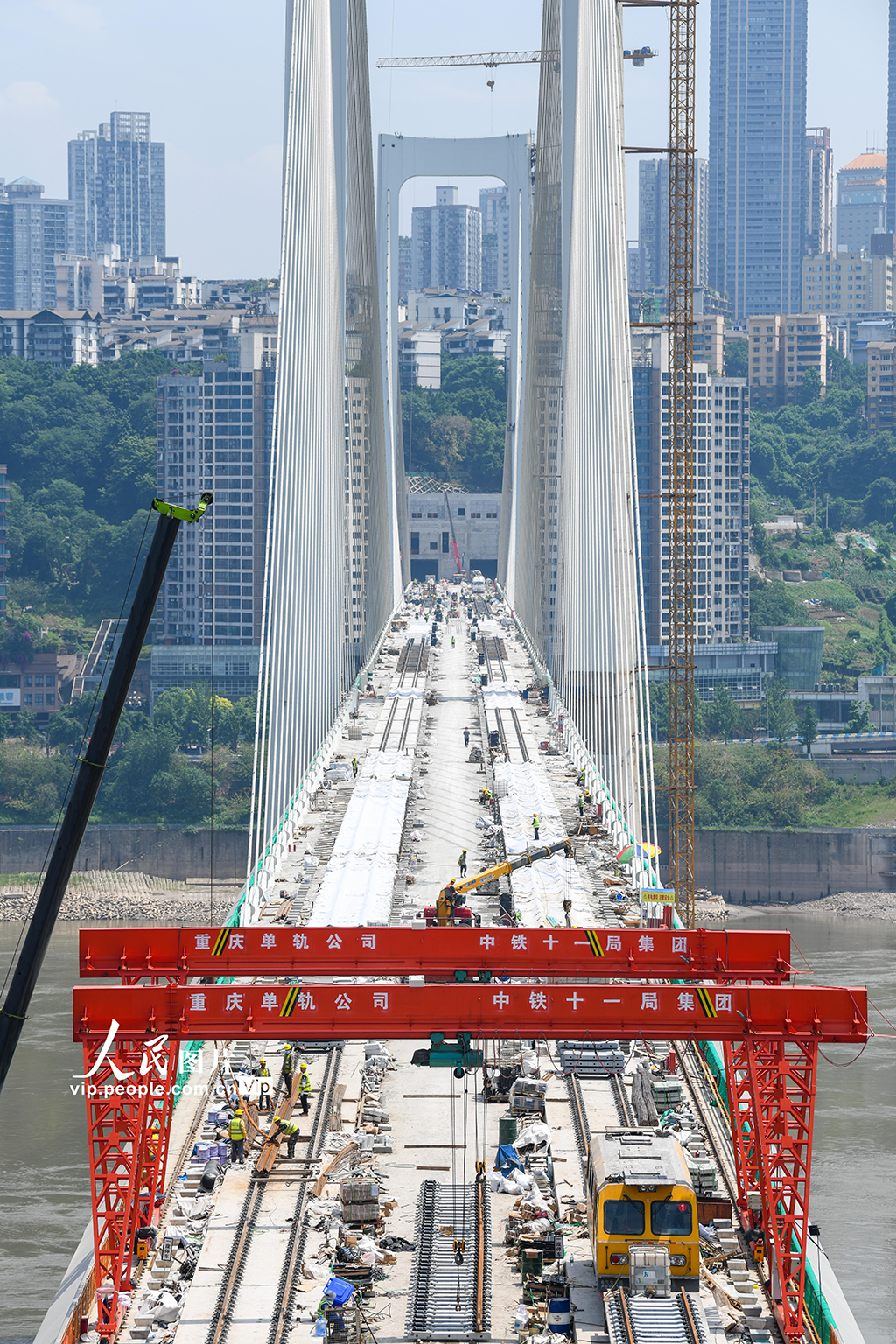 重庆：南纪门大桥建设忙