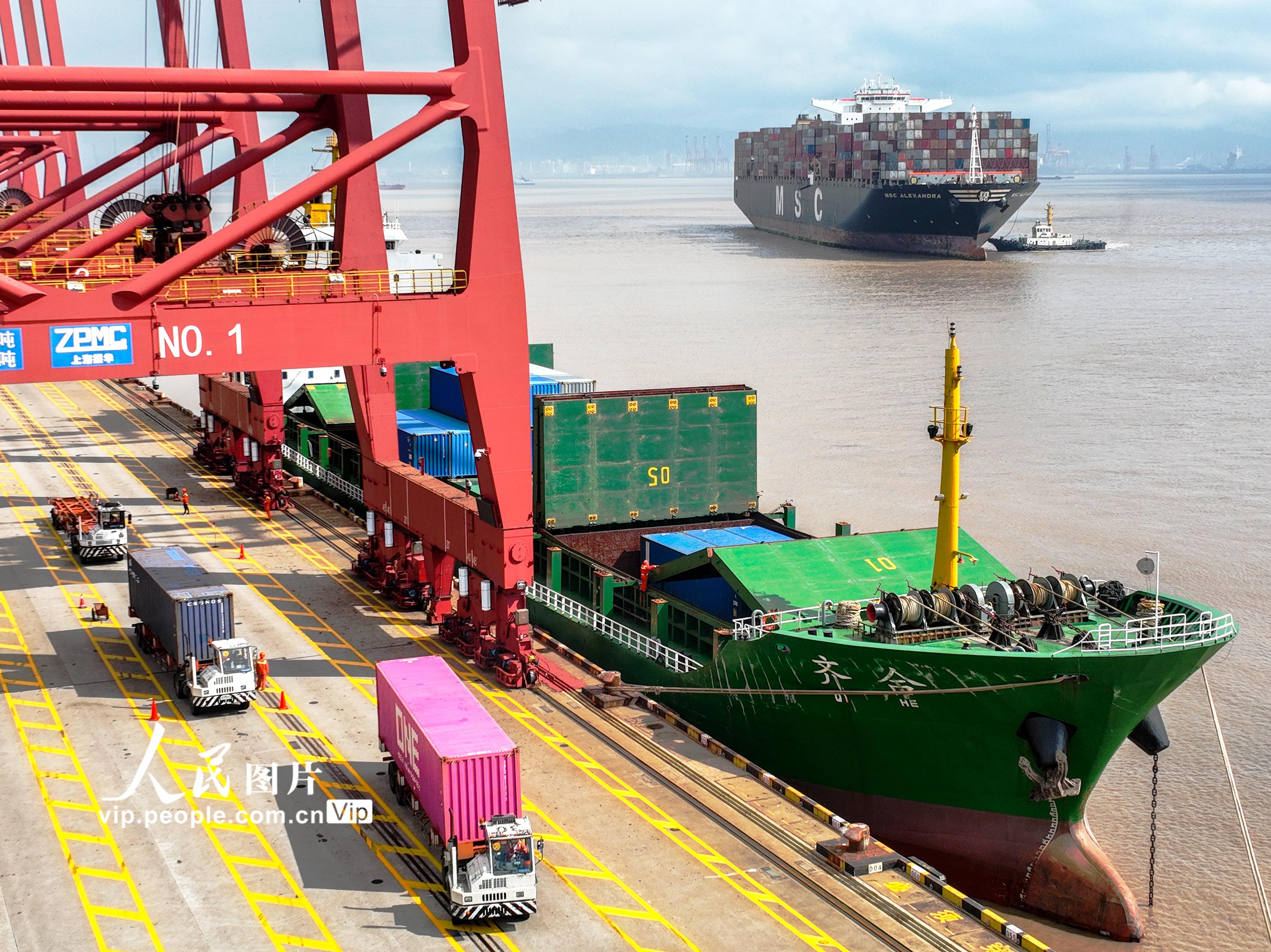 2022��6��2�����磬���������ĵ��к�����ɽ��MSC ALEXANDRA�������������ֵ�Э���¿�������ͷ�����ڸ۽���5868�������ж����ҵ��