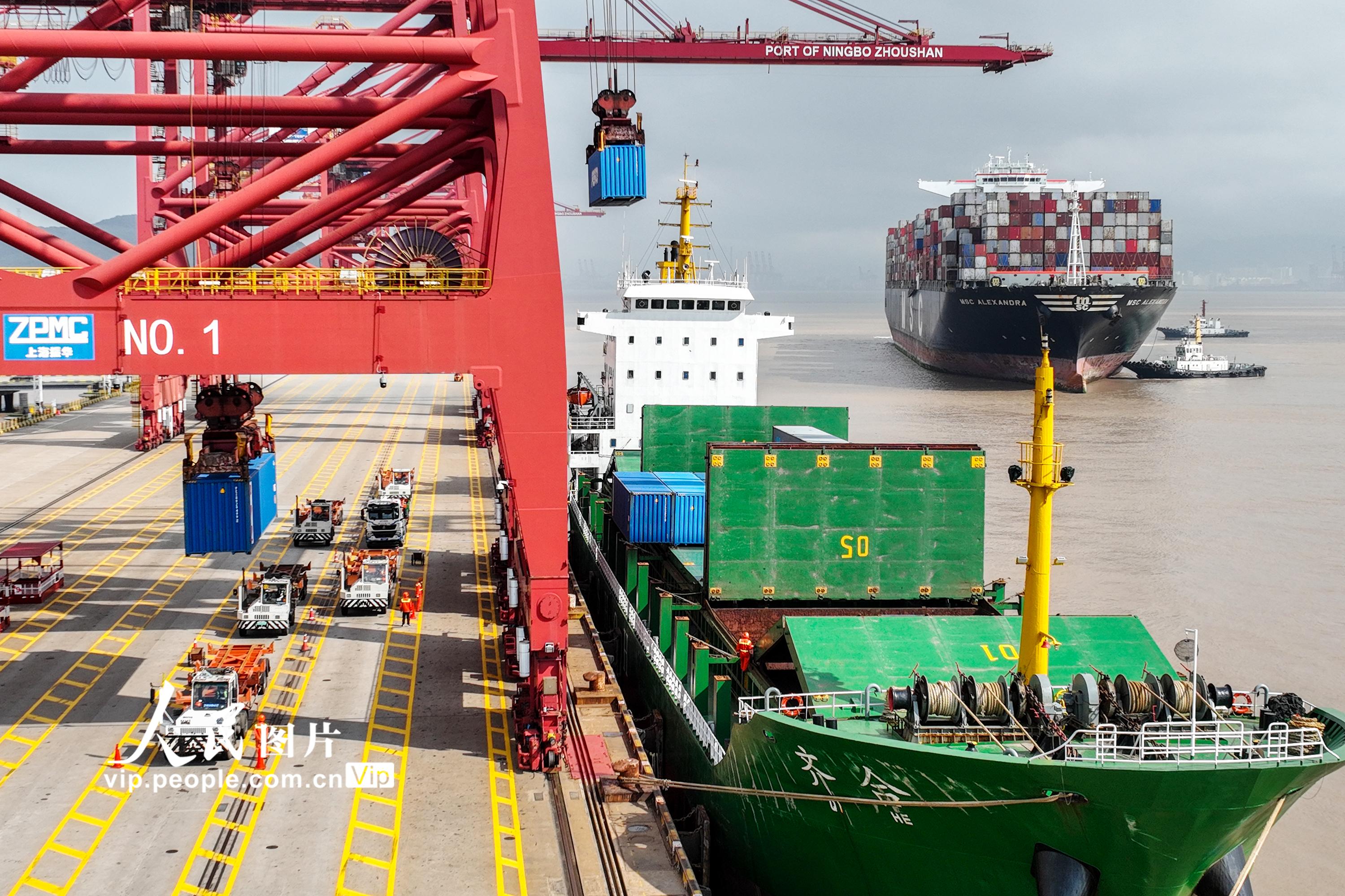 2022��6��2�����磬���������ĵ��к�����ɽ��MSC ALEXANDRA�������������ֵ�Э���¿�������ͷ�����ڸ۽���5868�������ж����ҵ��
