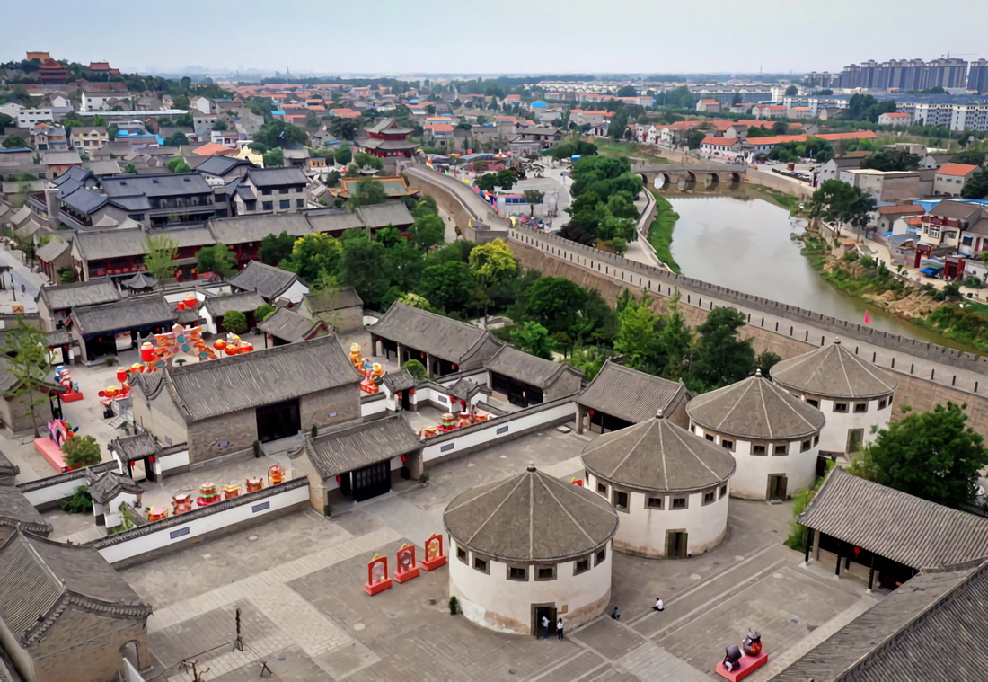 这是6月10日拍摄的位于河南浚县古城内的土圆粮仓（无人机照片）。