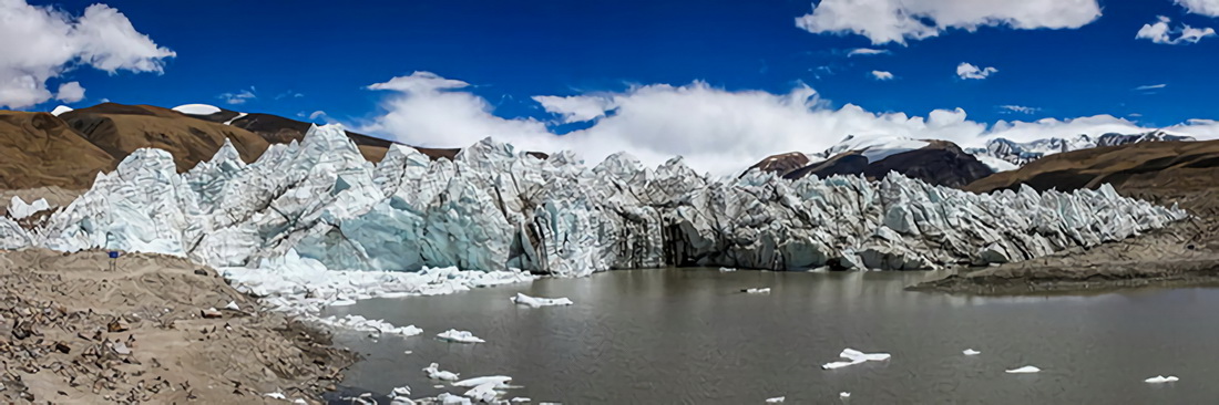 這是6月4日在西藏山南市拍攝的措嘉冰川（拼接照片）。新華社記者 姜帆 攝