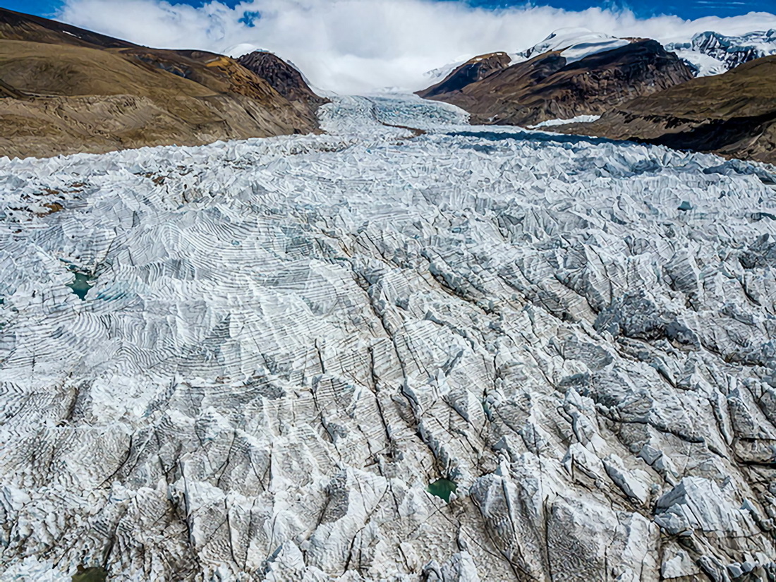 這是6月4日在西藏山南市拍攝的措嘉冰川（無人機照片）。新華社記者 姜帆 攝