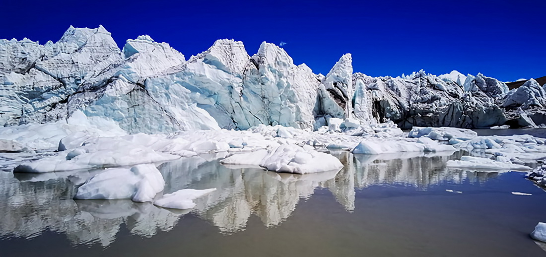 這是6月4日在西藏山南市拍攝的措嘉冰川（手機照片）。新華社記者 沈虹冰 攝