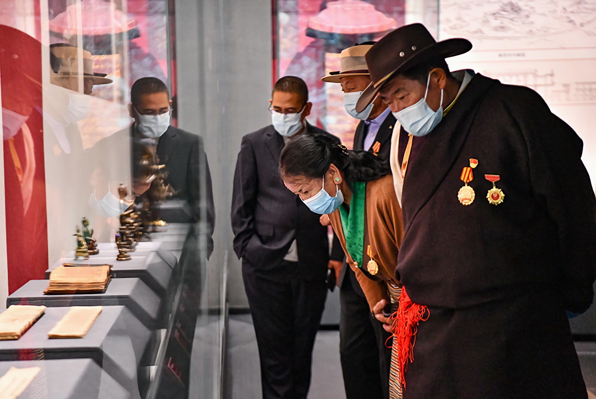 7月8日，觀眾在西藏博物館新館參觀。