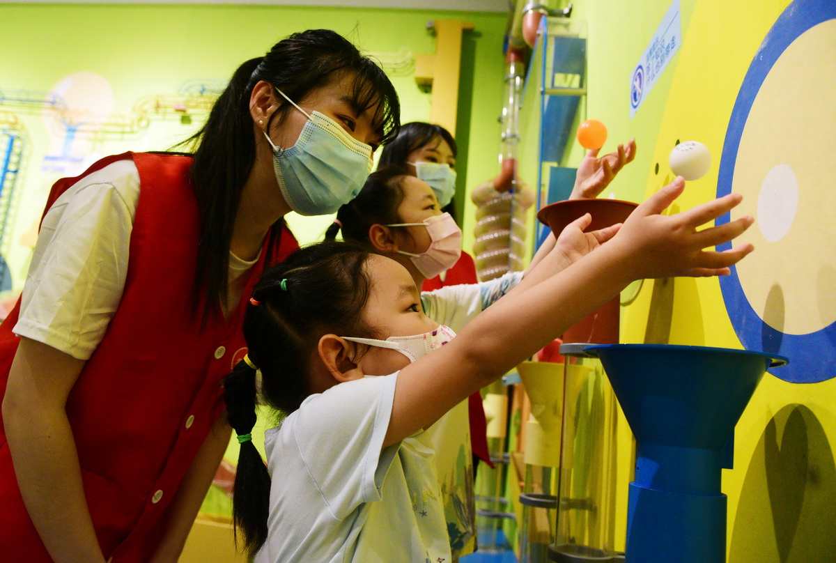 7��13�գ��ڽ���ʡ���пƼ��ݣ����մ�ѧ־Ը�ߴ���С�������������Ϸ���»��緢��ʯ����㣩