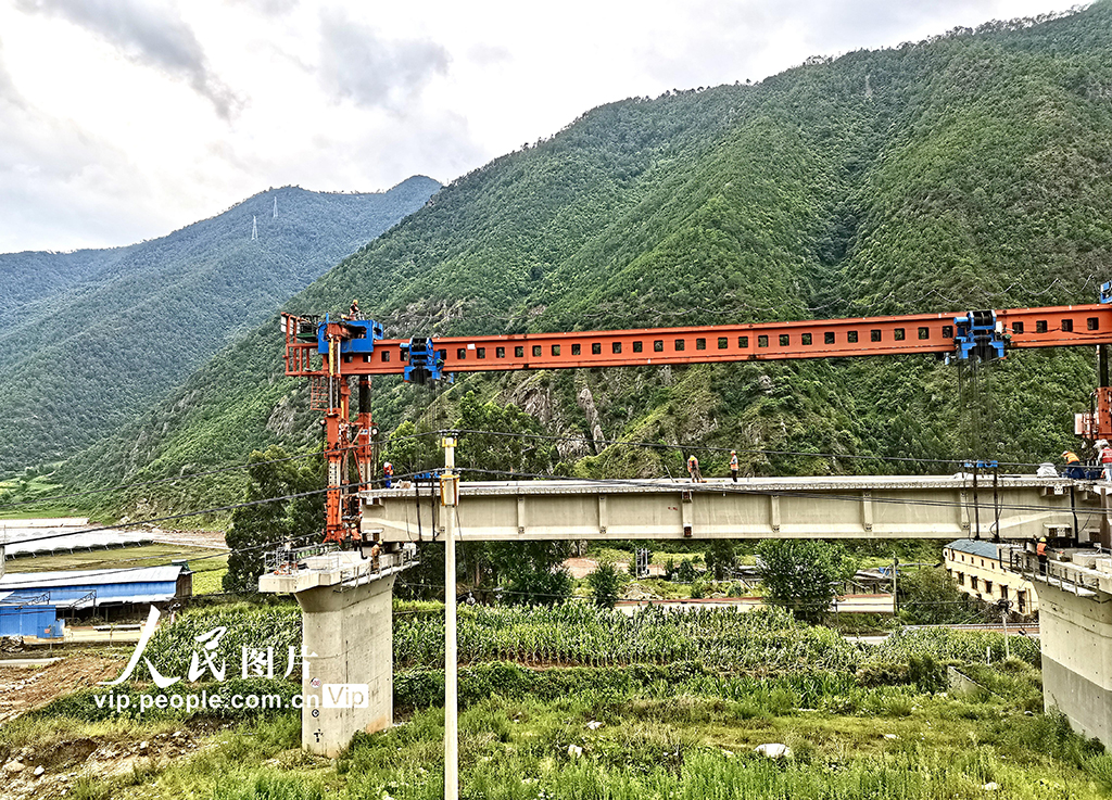 成昆鐵路擴能改造工程冕山雙線特大橋開始架梁【4】