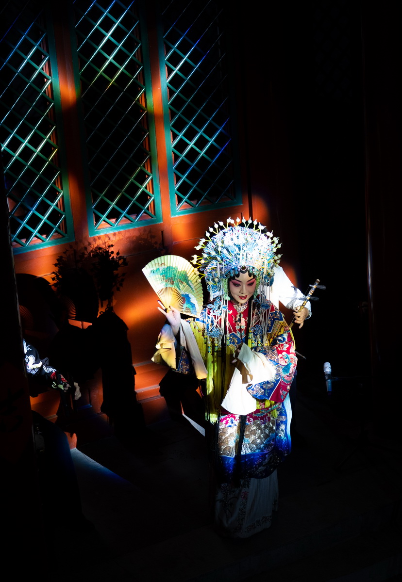 7月19日，演員在北京顏料會館表演京劇。