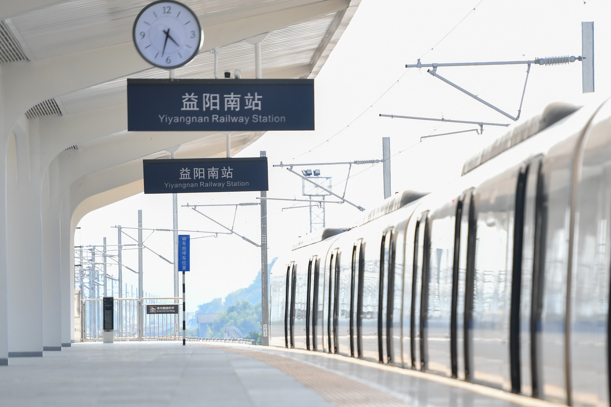7月26日，试运行列车停靠在湖南省益阳市赫山区的益阳南站。