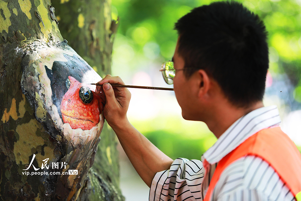 江西九江：树木养护新举措 3D动物“跃然树上”