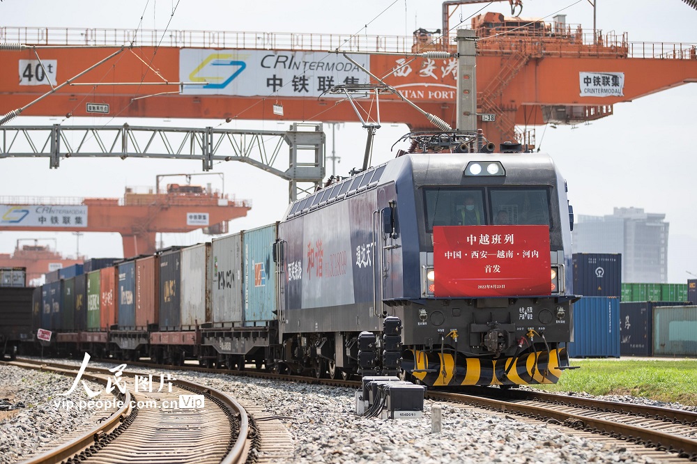 2022年8月23日，西安國際港站，陝西首趟中越國際貨運班列（西安-河內）發車。