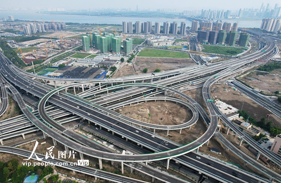 2022年9月7月，从空中俯瞰杭州“空港大道”（沪杭甬高速公路杭州市区段改建工程）。