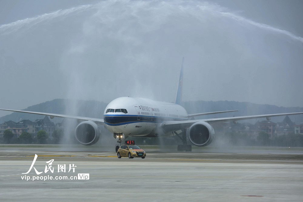2022年9月22日，杭州萧山国际机场三期（T4航站楼）采用民航界最高礼遇“过水门”仪式迎接首个进港航班。