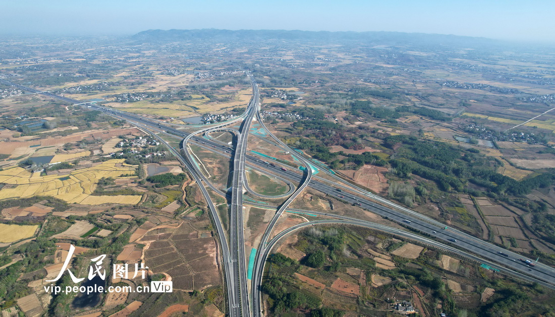2022年10月19日，在安徽省巢湖市境内拍摄的明巢高速。