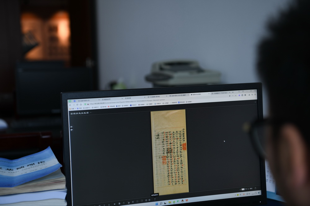 10月20日，安徽中醫藥大學圖書館古籍部主任鄧勇介紹中醫古籍的數字化情況。