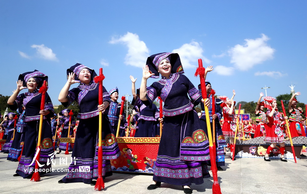 2022年10月23日，群眾在慶祝活動上表演民間舞蹈打榔舞。
