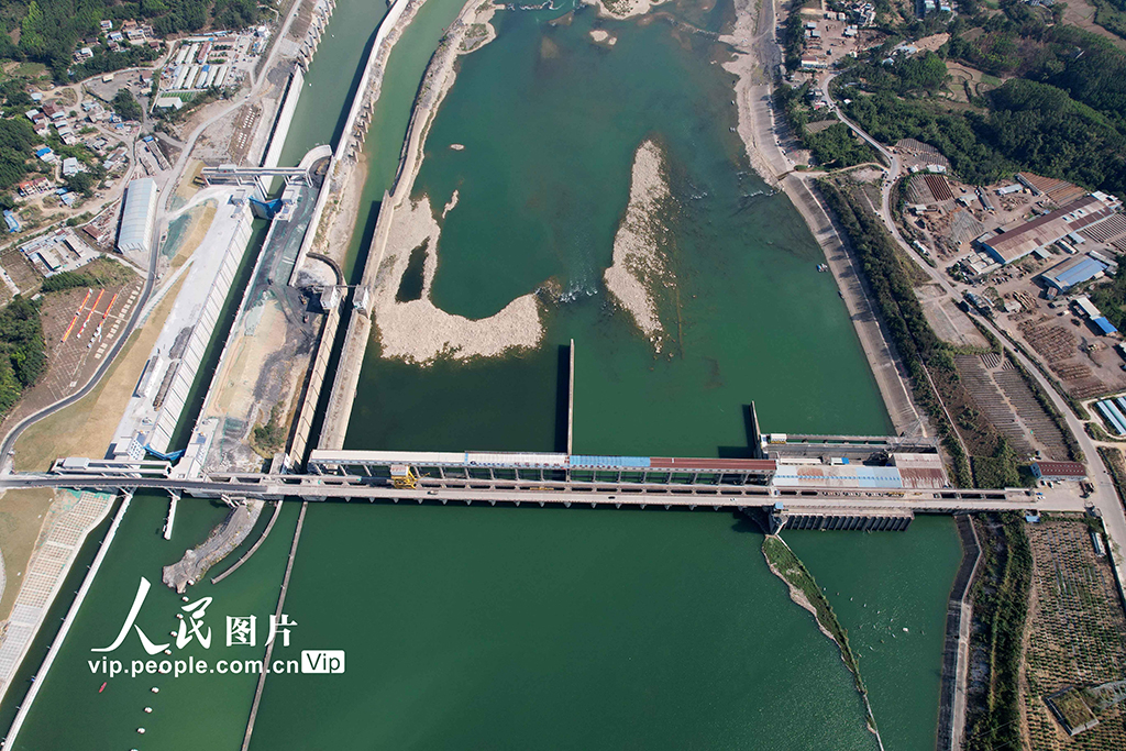 廣西柳州：紅花水電站二線船閘建成通航【2】