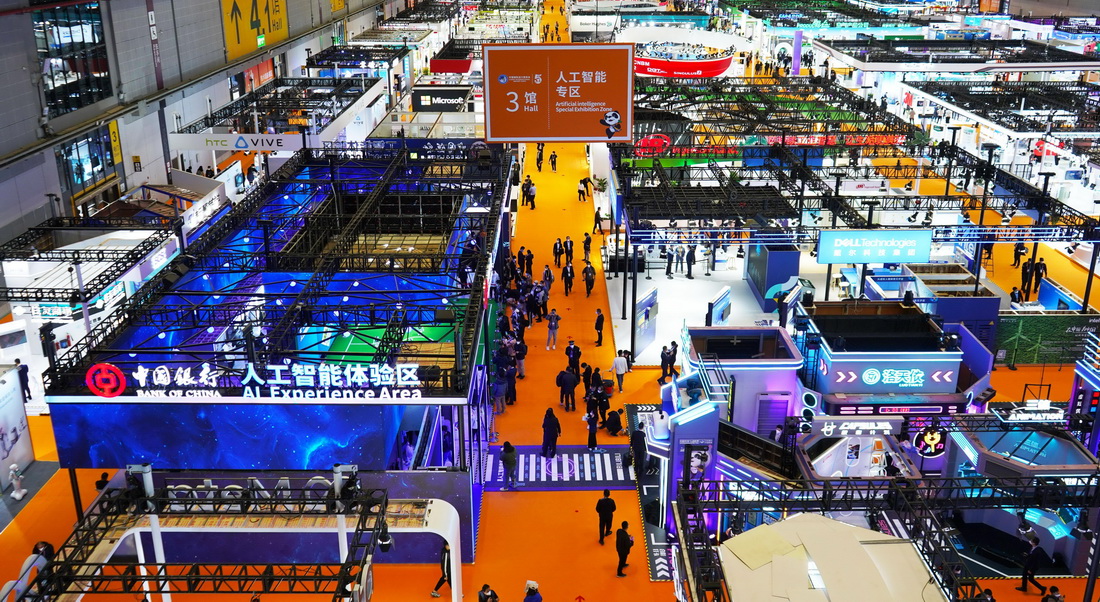11月5日拍攝的第五屆進博會技術裝備展區內的人工智能專區。 新華社記者 金皓原 攝