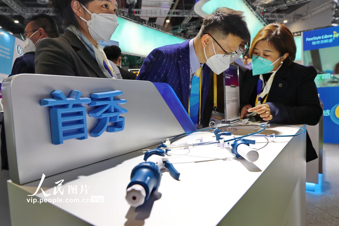 2022年11月6日，第五屆中國國際進口博覽會醫療器械及醫藥保健展區，雅培首秀的無導線起搏器。  