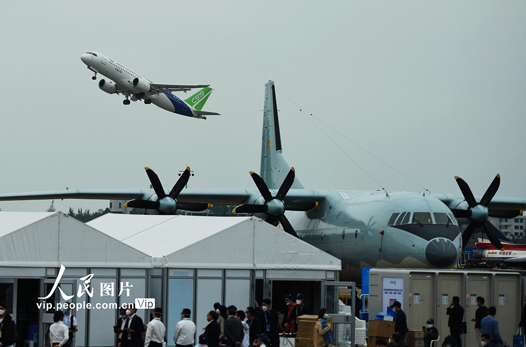 國產C919大型客機首次亮相中國航展