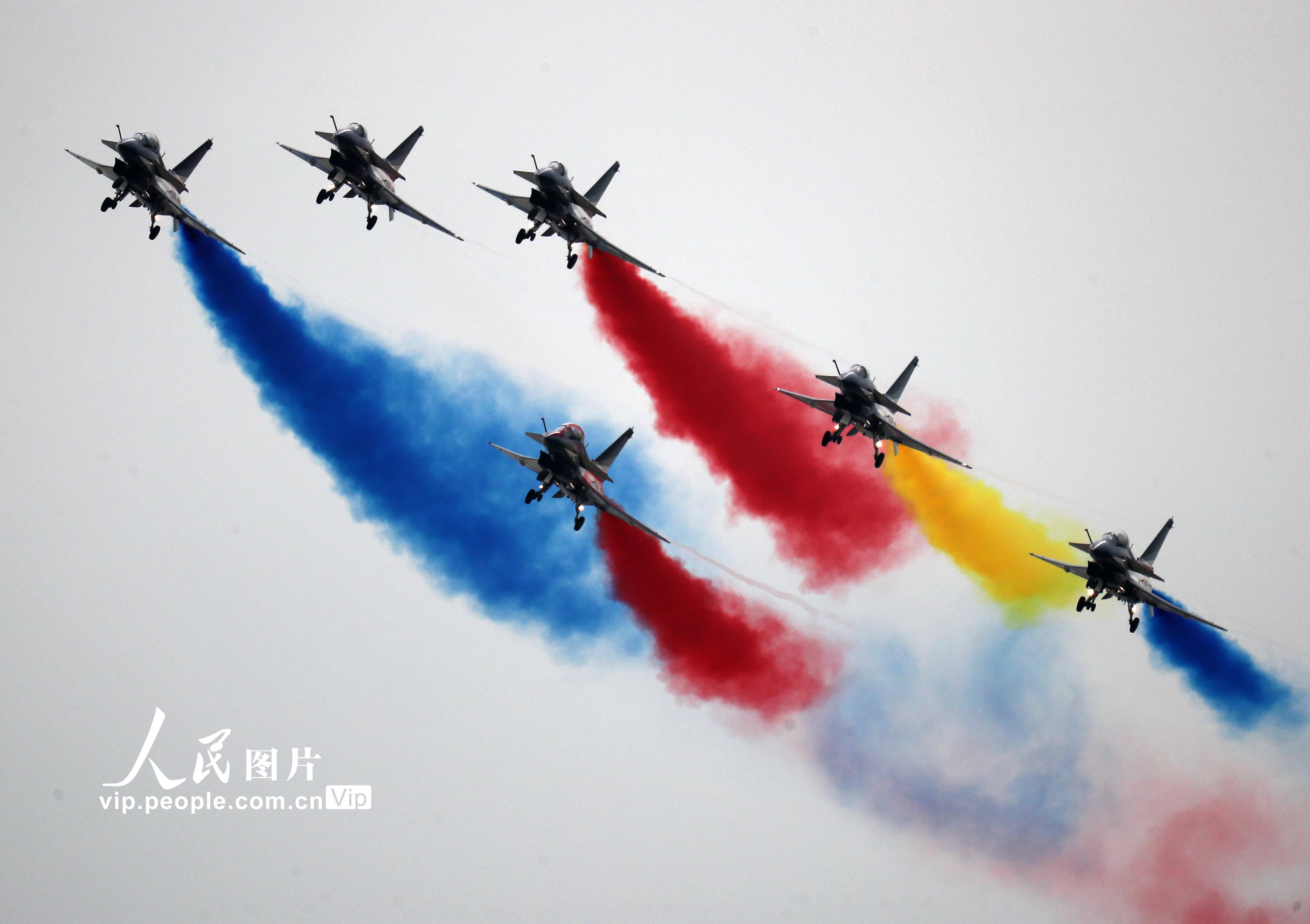 2022年11月8日，第十四届中国航展，空军“八一”飞行表演队亮相。