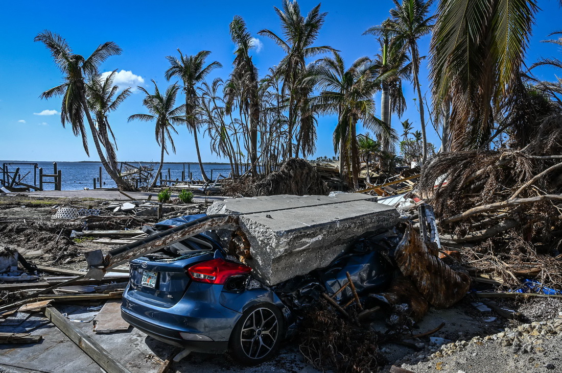 这是11月7日在美国佛罗里达州西南部李县拍摄的飓风“伊恩”过后的景象。