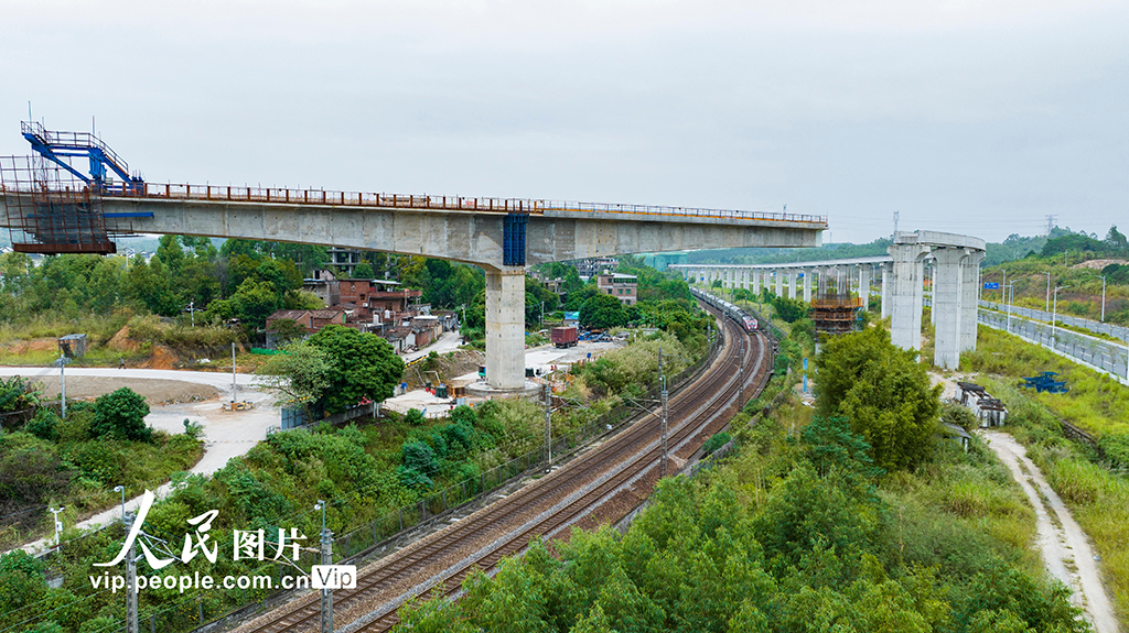 廣東清遠：磁浮長隆特大橋跨京廣鐵路連續梁成功轉體【6】