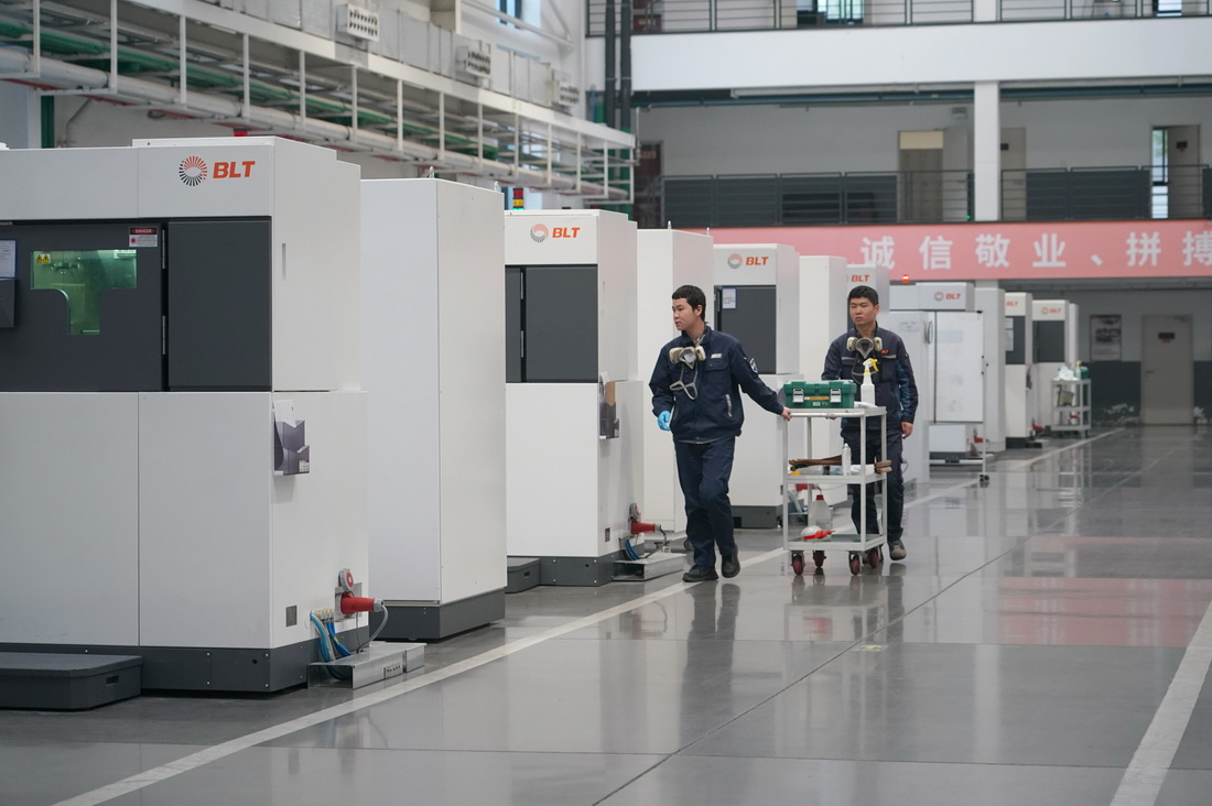 11月8日，工人在位於西安高新區的鉑力特金屬增材制造智能工廠項目車間內工作。