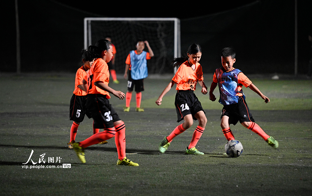 广西柳江：乡村孩子的足球梦