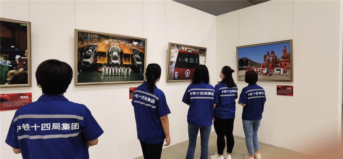 2022年8月20日，“強國復興有我——全國巾幗風採主題攝影作品展”在中國婦女兒童博物館展出。