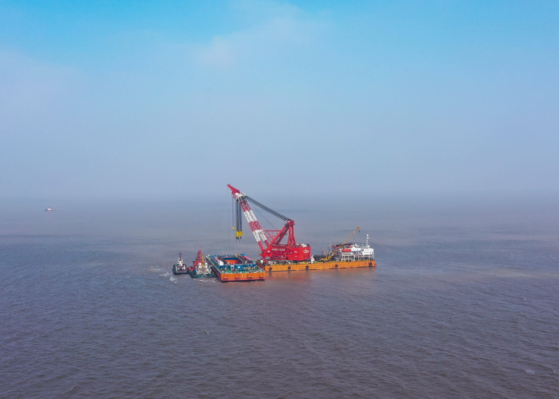 11月20日拍攝的長江口二號古船整體打撈現場（無人機照片）。 新華社記者 丁汀 攝