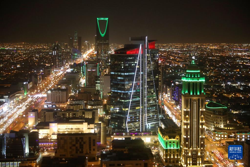這是12月4日拍攝的沙特阿拉伯首都利雅得城市夜景。新華社記者 隋先凱 攝