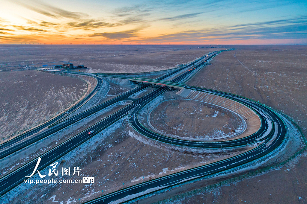 內蒙古二連浩特：二廣高速二連浩特至賽漢塔拉段改擴建公路正式通車【6】