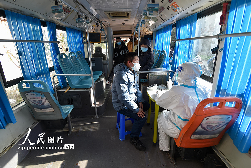 江蘇南京：發熱流動診療車服務群眾看病【4】