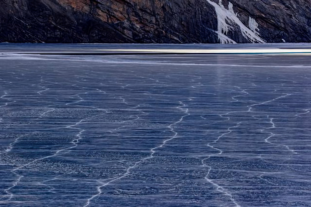 这是岗布错结冰的湖面（1月1日摄）。