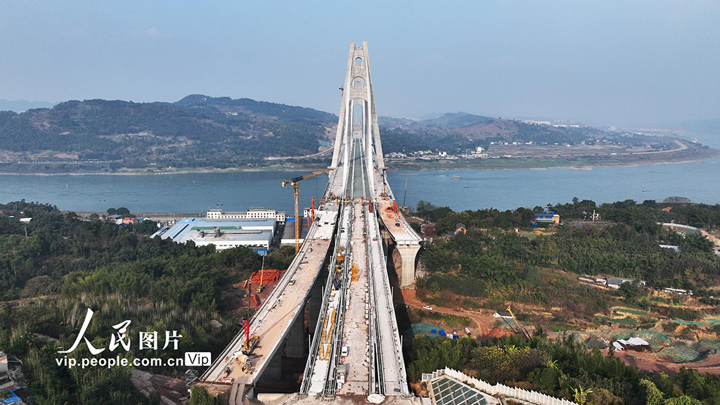2023年1月5日，宜宾临港公铁两用长江大桥建设现场。